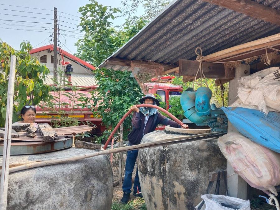 ดำเนินการส่งน้ำอุปโภค บริโภค ให้ประชาชนบ้านโนนกอย