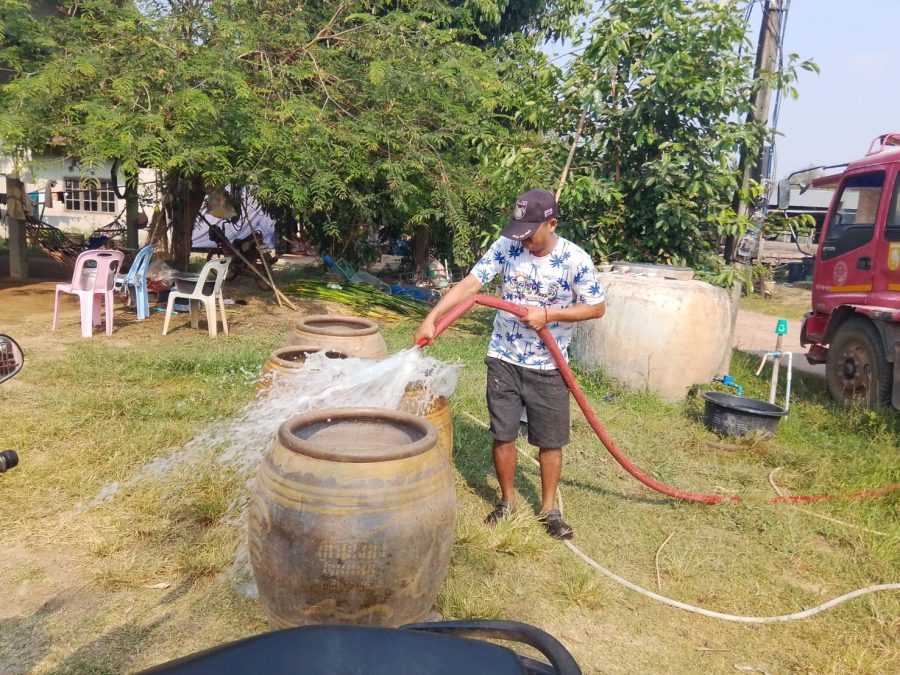 ดำเนินการส่งน้ำ ให้กับประชาชนบ้านโนนกอย หมู่ที่ 4