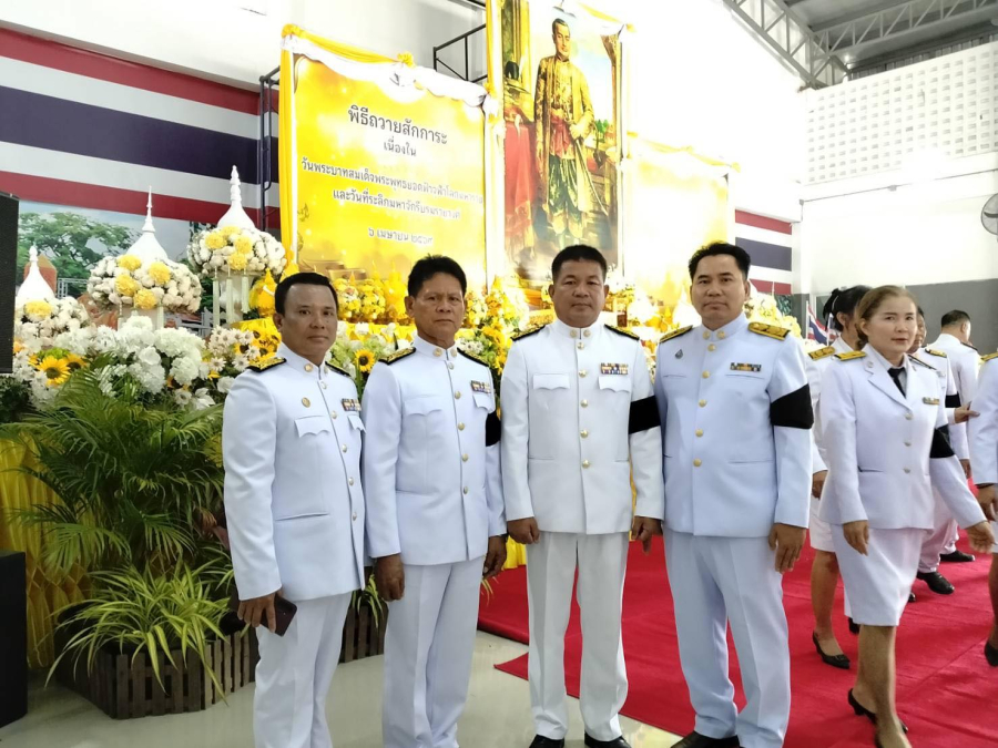 เข้าร่วมพิธีถวายสักการะเนื่องในวันพระบาทสมเด็จพระพุทธยอดฟ้าจุฬาโลกมหาราชและวันที่ระลึกมหาจักรีบรมราชวงศ์ ๖ เมษายน